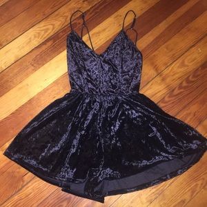 LA HEARTS size M Velvet Romper